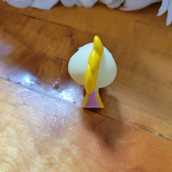 Littlest Pet Shop LPS #1452 Cockatoo Bird White Yellow Blue Eyes 2006 - Picture 7 of 12